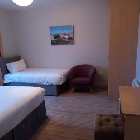 Town Square Holiday Homes Лисдунварна