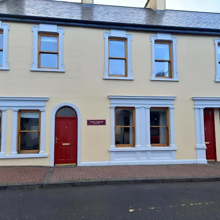 Town Square Holiday Homes Лисдунварна