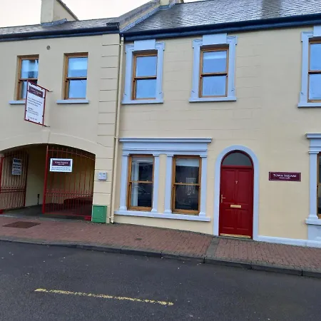 Town Square Holiday Homes Лисдунварна