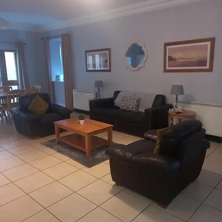 Дом отдыха Town Square Holiday Homes *