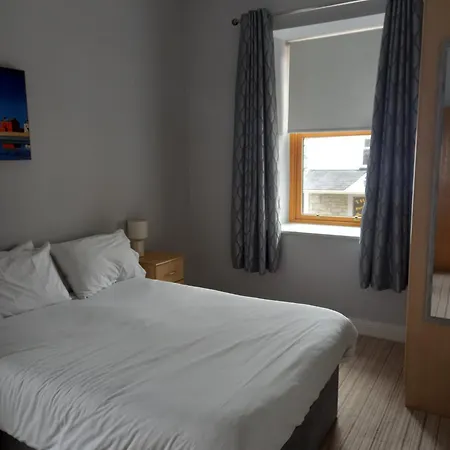 Town Square Holiday Homes * Лисдунварна