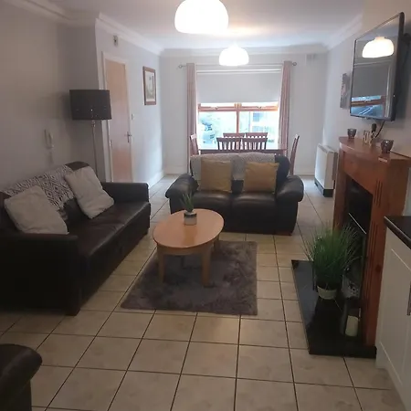 Дом отдыха Town Square Holiday Homes Лисдунварна